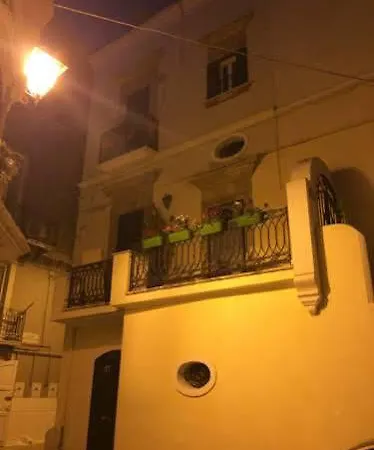לינה וארוחת בוקר Old Town בארי
